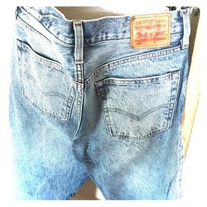 Levi’s favorite cropped mom jean